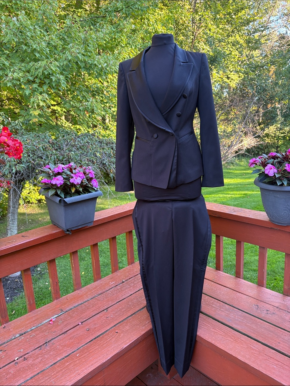 NWOT White House, black market Ladies Tuxedo suit